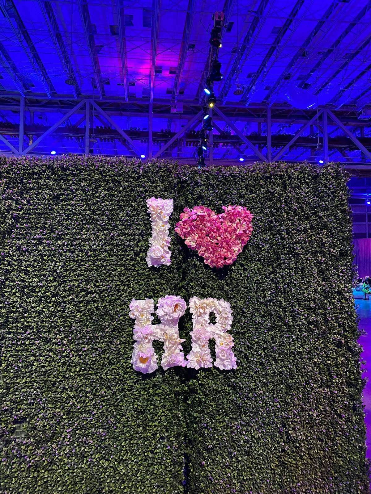 flower art that says I heart HR